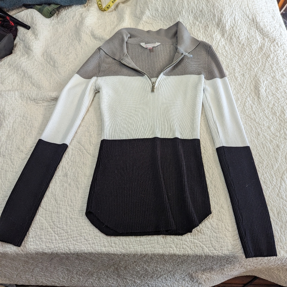No Boundaries Quarter Zip Sweater Size M